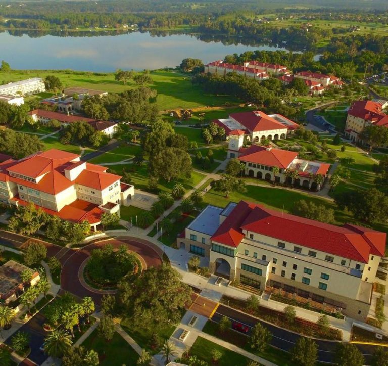 this photo shows the importance of a successful campus recycling program to maintaining the beauty of Saint Leo University.