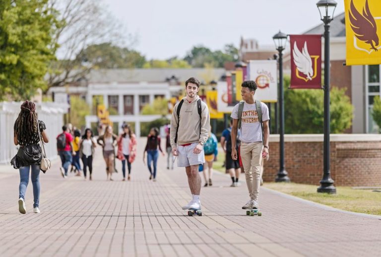 this is a photo illustrating record freshman enrollment at Winthrop University