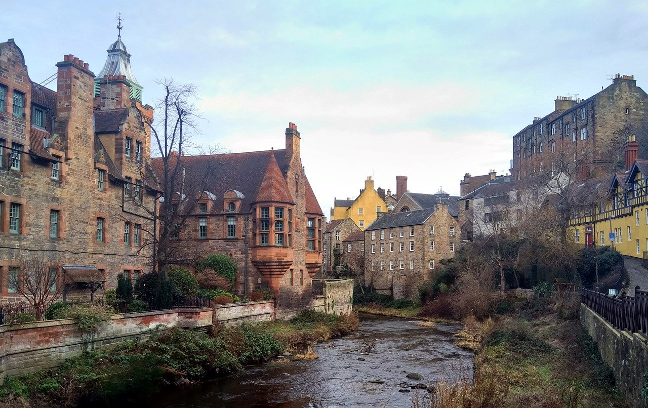 this photo shows edinburgh, home base for the Sullivan Study Abroad in Scotland program