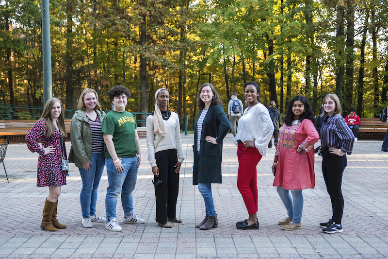 this photo shows Kindness Ambassadors from the Mason Chooses Kindness initiative at George Mason University